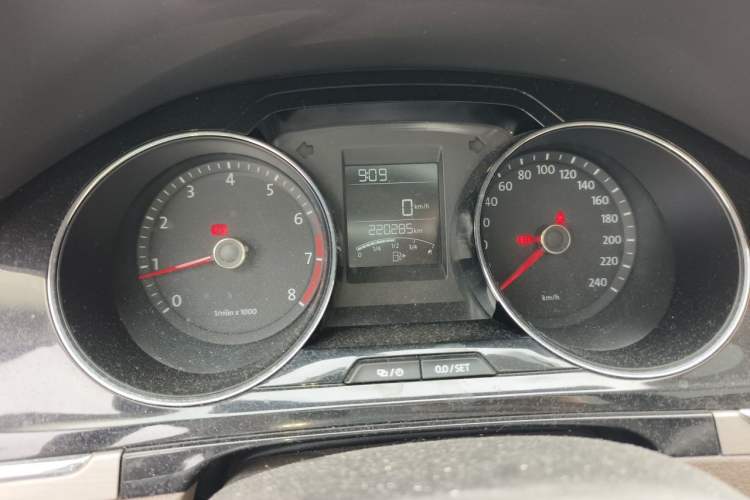 Used Volkswagen Bora 2013 1.6L Manual Comfort Model Odometer Close Up