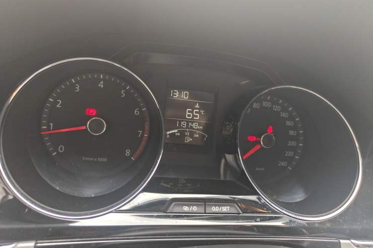 Used Volkswagen Bora 2013 1.6L Manual Comfort Model Odometer Close Up