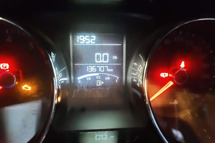Used Volkswagen Bora 2013 1.6L Manual Comfort Model Odometer Close Up