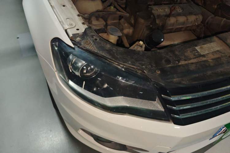 Used Volkswagen Bora 2013 1.6L Manual Comfort Model Right Front Headlight