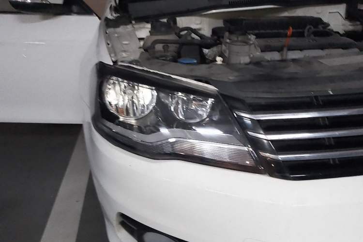 Used Volkswagen Bora 2013 1.6L Automatic Comfort Model Right Front Headlight