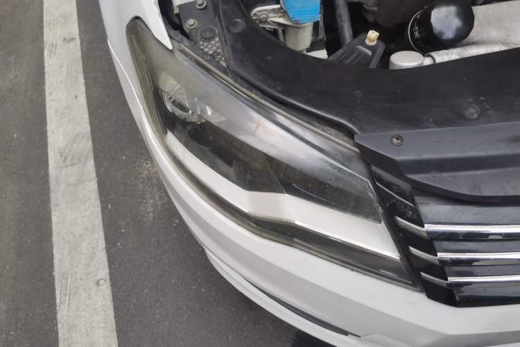Used Volkswagen Bora 2013 1.6L Manual Fashion Edition Right Front Headlight