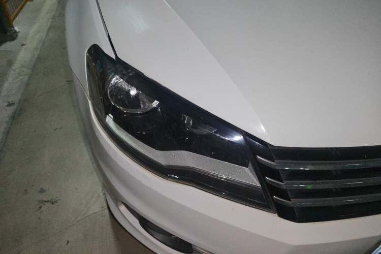 Used Volkswagen Bora 2013 1.6L Automatic Comfort Model Right Front Headlight