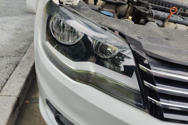 Used Volkswagen Bora 2013 1.6L Automatic Comfort Model Right Front Headlight