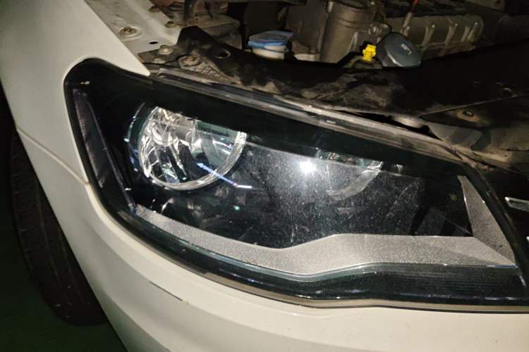 Used Volkswagen Bora 2013 1.6L Automatic Fashion Model Right Front Headlight