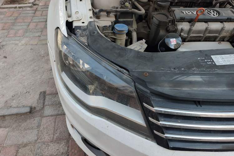 Used Volkswagen Bora 2013 1.6L Automatic Comfort Model Right Front Headlight