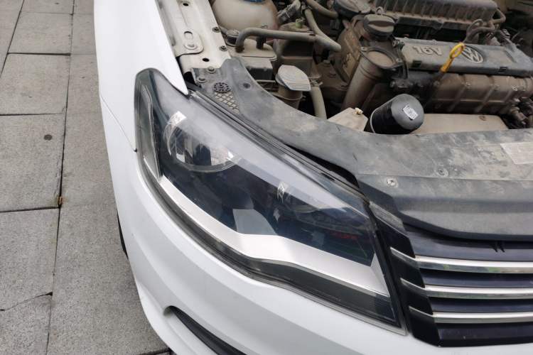 Used Volkswagen Bora 2013 1.6L Manual Fashion Edition Right Front Headlight