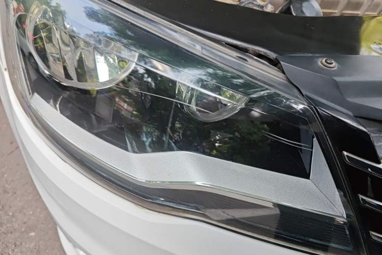 Used Volkswagen Bora 2013 1.6L Automatic Comfort Model Right Front Headlight