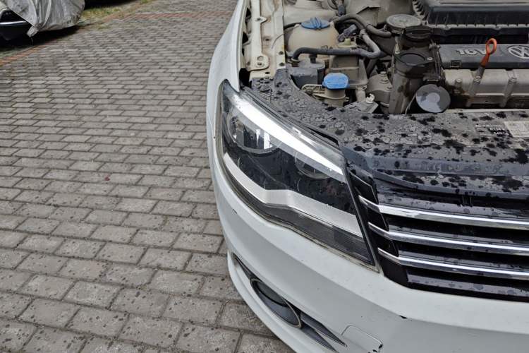 Used Volkswagen Bora 2013 1.6L Automatic Luxury Model Right Front Headlight