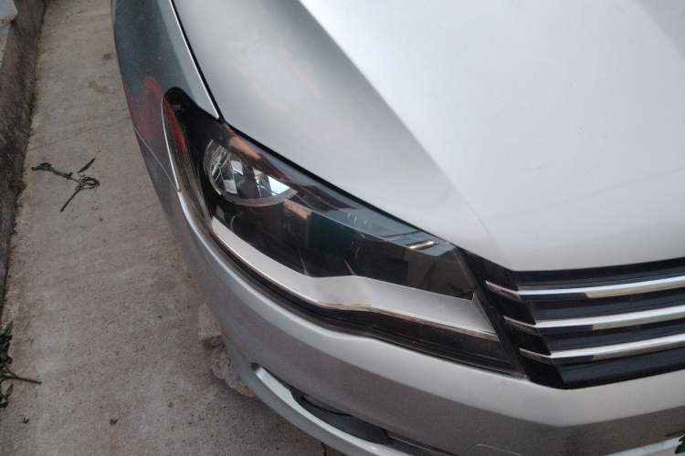 Used Volkswagen Bora 2013 1.6L Manual Comfort Model Right Front Headlight