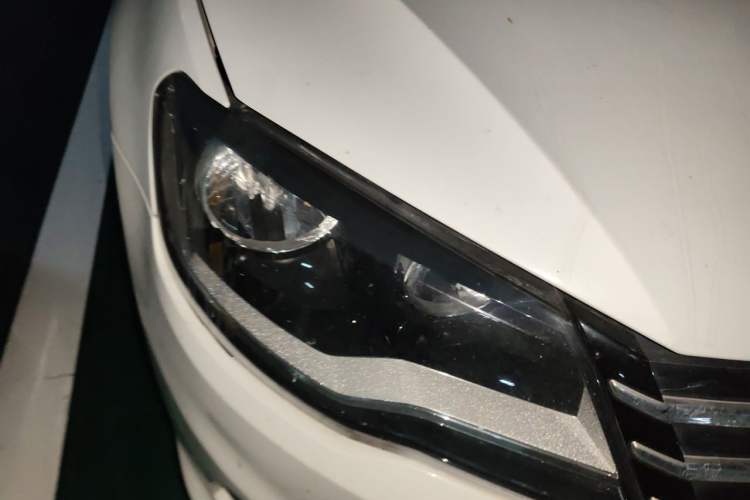 Used Volkswagen Bora 2013 1.6L Manual Comfort Model Right Front Headlight