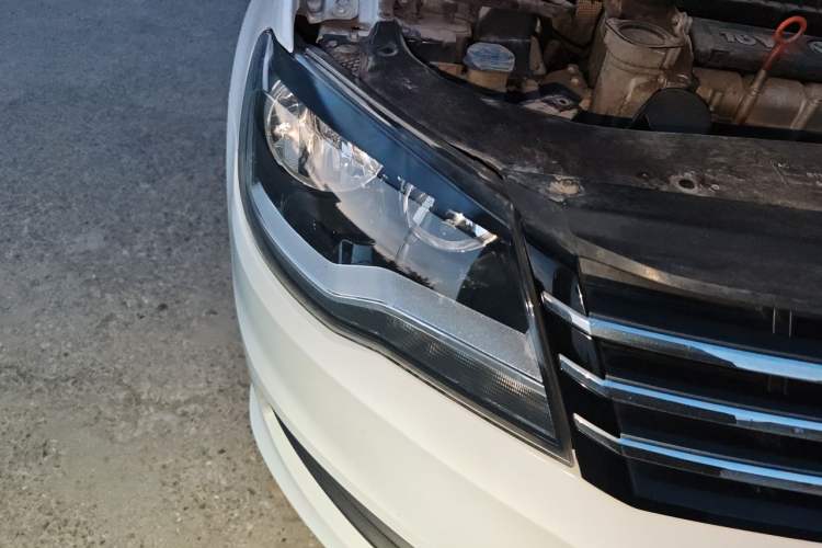 Used Volkswagen Bora 2013 1.6L Automatic Fashion Model Right Front Headlight