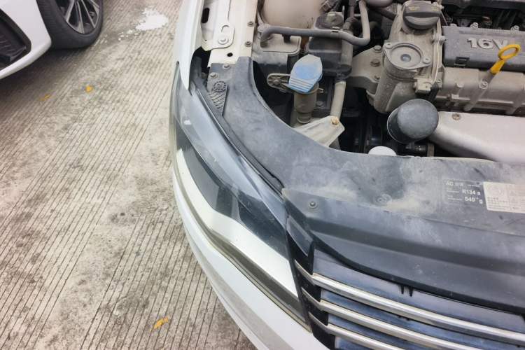 Used Volkswagen Bora 2013 1.6L Manual Comfort Model Right Front Headlight