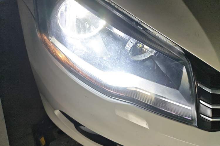 Used Volkswagen Bora 2013 1.6L Automatic Comfort Model Right Front Headlight