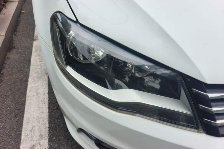 Used Volkswagen Bora 2013 1.6L Automatic Comfort Model Right Front Headlight