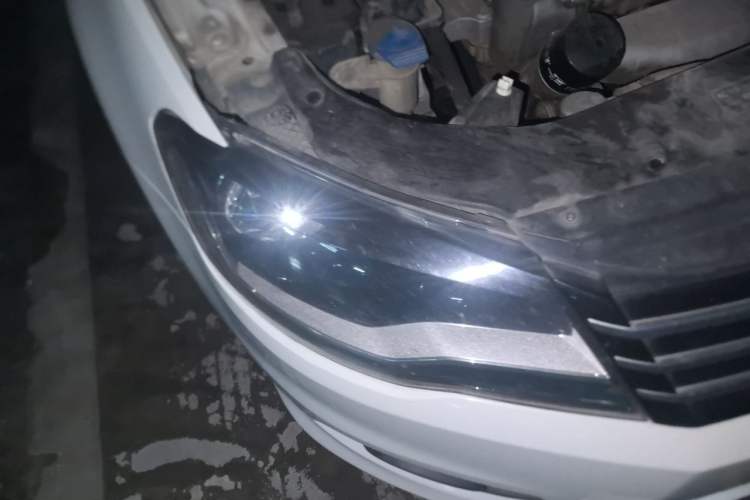 Used Volkswagen Bora 2013 1.6L Automatic Comfort Model Right Front Headlight