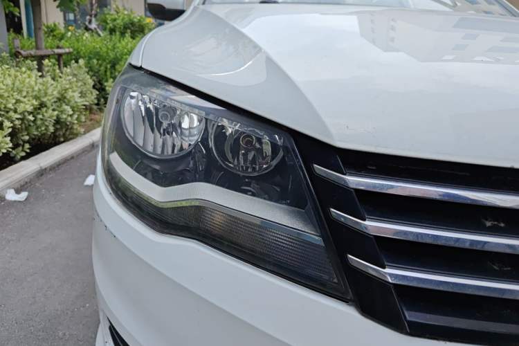 Used Volkswagen Bora 2013 1.6L Manual Comfort Model Right Front Headlight