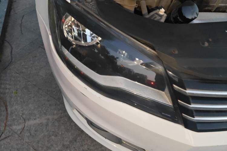 Used Volkswagen Bora 2013 1.6L Automatic Comfort Model Right Front Headlight