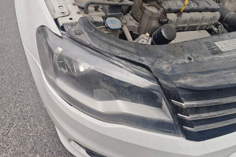 Used Volkswagen Bora 2013 1.6L Manual Comfort Model Right Front Headlight