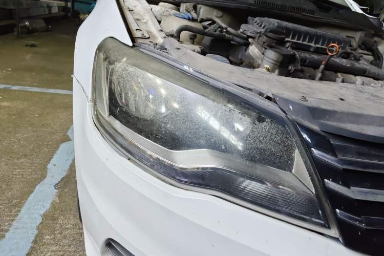 Used Volkswagen Bora 2013 1.6L Manual Comfort Model Right Front Headlight