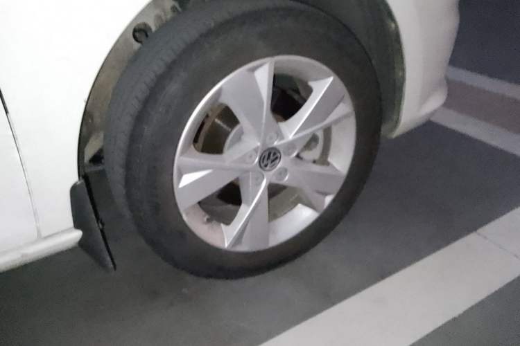 Used Volkswagen Bora 2013 1.6L Automatic Comfort Model Right Front Wheel Hub