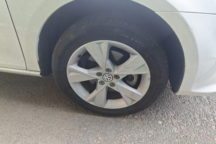 Used Volkswagen Bora 2013 1.6L Automatic Comfort Model Right Front Wheel Hub