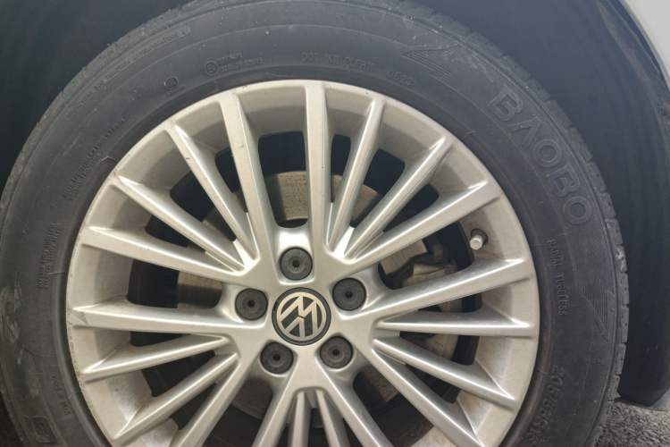 Used Volkswagen Bora 2013 1.4T Automatic Luxury Model Right Front Wheel Hub