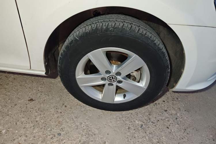 Used Volkswagen Bora 2013 1.6L Automatic Fashion Model Right Front Wheel Hub