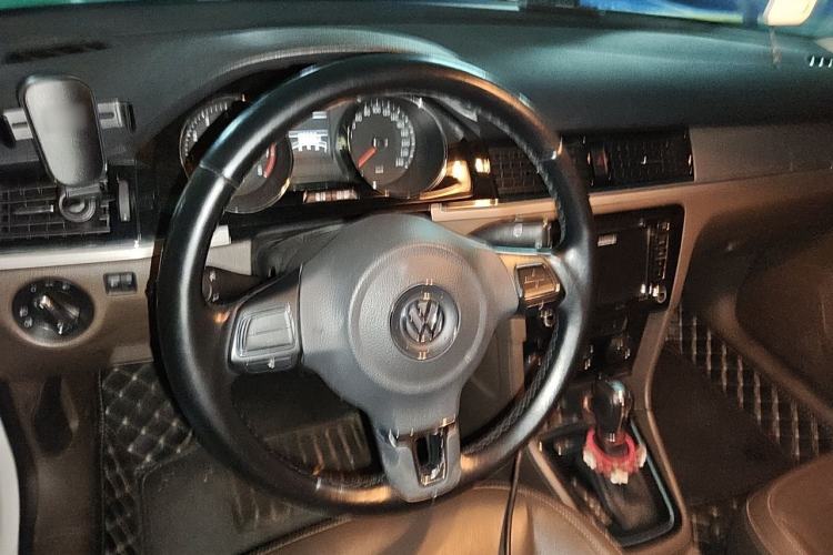 Used Volkswagen Bora 2013 1.6L Automatic Luxury Model Steering Wheel
