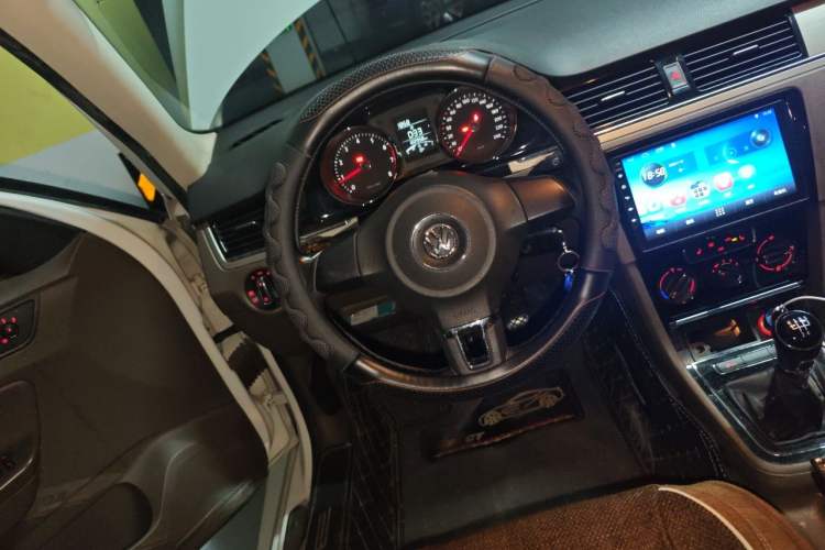 Used Volkswagen Bora 2013 1.6L Manual Comfort Model Steering Wheel