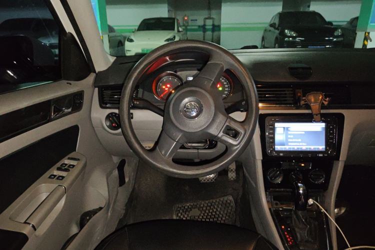 Used Volkswagen Bora 2013 1.6L Automatic Fashion Model Steering Wheel