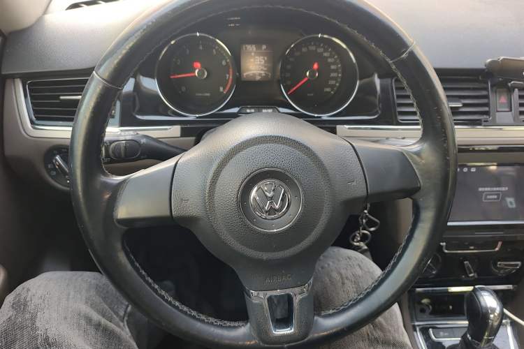 Used Volkswagen Bora 2013 1.6L Automatic Comfort Model Steering Wheel