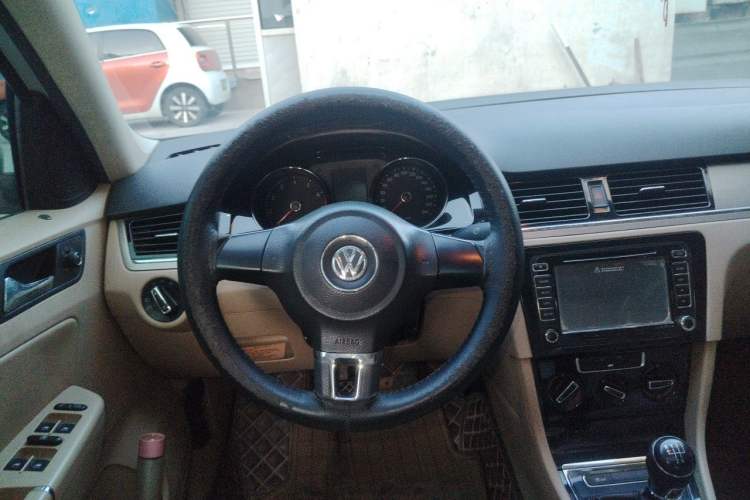 Used Volkswagen Bora 2013 1.6L Manual Comfort Model Steering Wheel