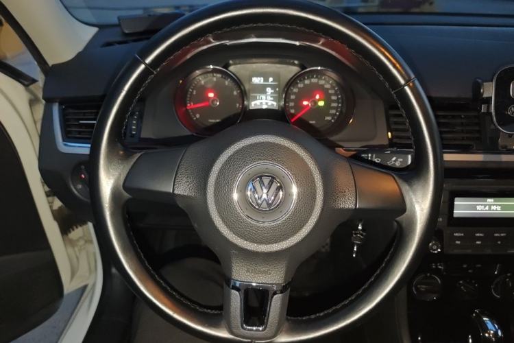 Used Volkswagen Bora 2013 1.6L Automatic Fashion Model Steering Wheel