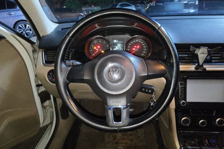Used Volkswagen Bora 2013 1.6L Manual Comfort Model Steering Wheel