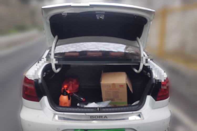 Used Volkswagen Bora 2013 1.6L Manual Fashion Edition Trunk