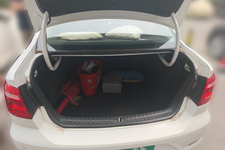 Used Volkswagen Bora 2013 1.6L Manual Fashion Edition Trunk