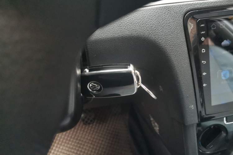 Used Volkswagen Bora 2013 1.6L Manual Fashion Edition Vehicle Key