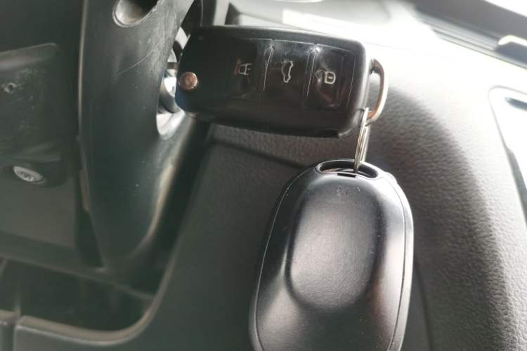 Used Volkswagen Bora 2013 1.6L Manual Fashion Edition Vehicle Key