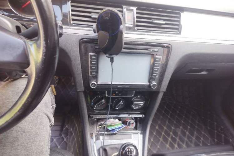 Used Volkswagen Bora 2013 1.6L Manual Comfort Model Audio And AC Panel