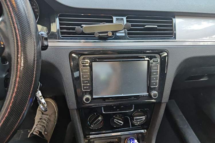 Used Volkswagen Bora 2013 1.6L Manual Comfort Model Audio And AC Panel