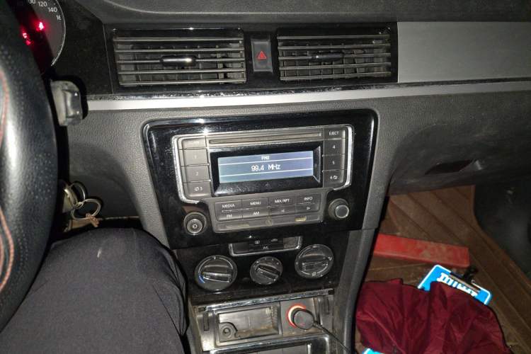 Used Volkswagen Bora 2013 1.6L Manual Comfort Model Audio And AC Panel