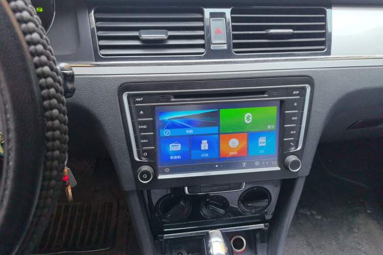Used Volkswagen Bora 2013 1.6L Automatic Fashion Model Audio And AC Panel