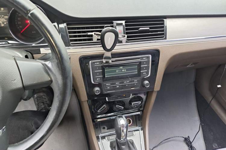 Used Volkswagen Bora 2013 1.6L Automatic Comfort Model Audio And AC Panel