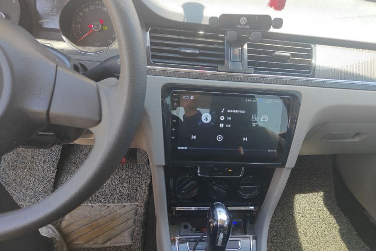 Used Volkswagen Bora 2013 1.6L Automatic Fashion Model Audio And AC Panel