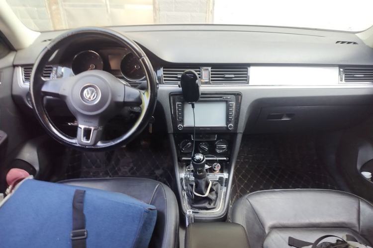 Used Volkswagen Bora 2013 1.6L Manual Comfort Model Center Console