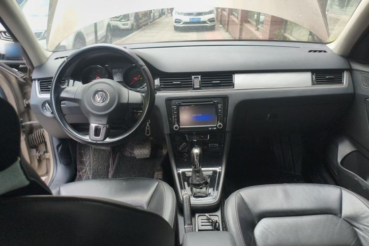 Used Volkswagen Bora 2013 1.6L Automatic Comfort Model Center Console