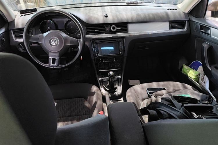Used Volkswagen Bora 2013 1.6L Manual Fashion Edition Center Console