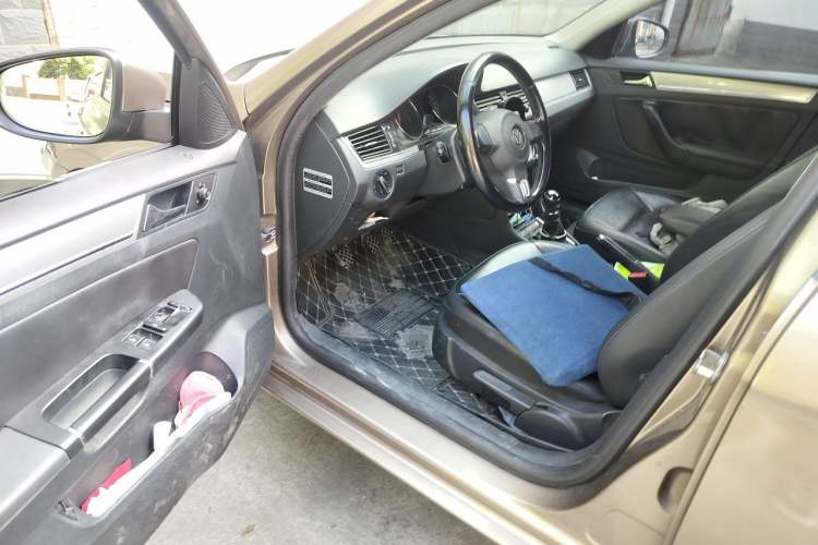Used Volkswagen Bora 2013 1.6L Manual Comfort Model Driver Seat