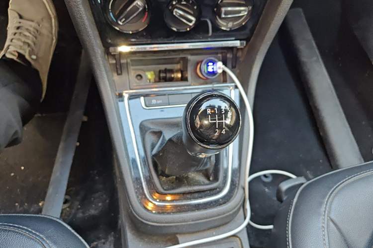 Used Volkswagen Bora 2013 1.6L Manual Comfort Model Gear Lever